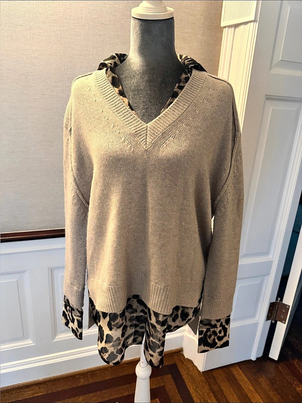 Brochu Walker The Looker Layered V-Neck Sweater Beige & Black Small